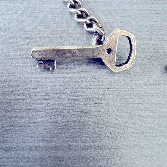 SILVER NECKLACE - with keys and locks pendants on a links chain - Picture 4 of 6